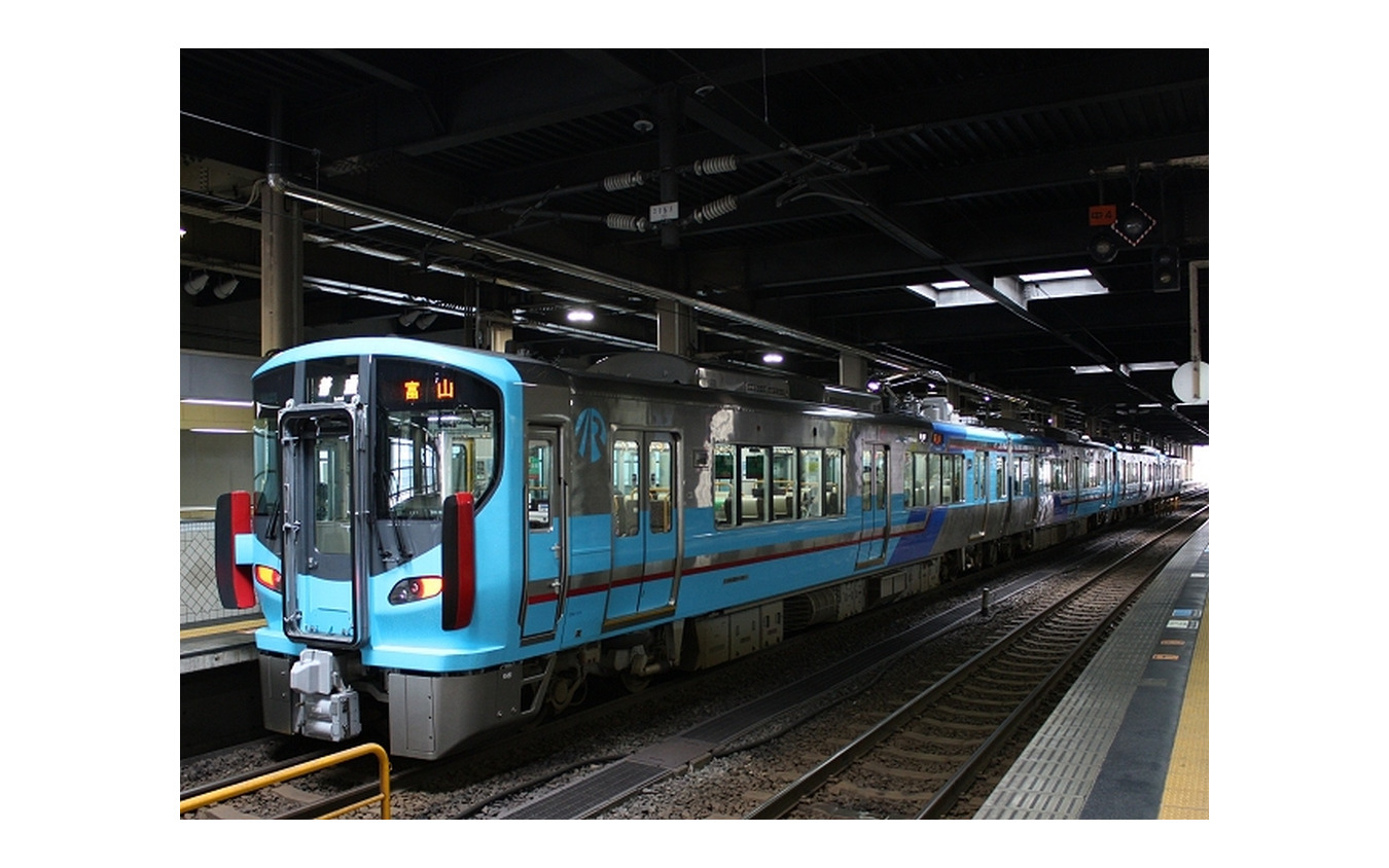 IRいしかわ鉄道の普通列車。