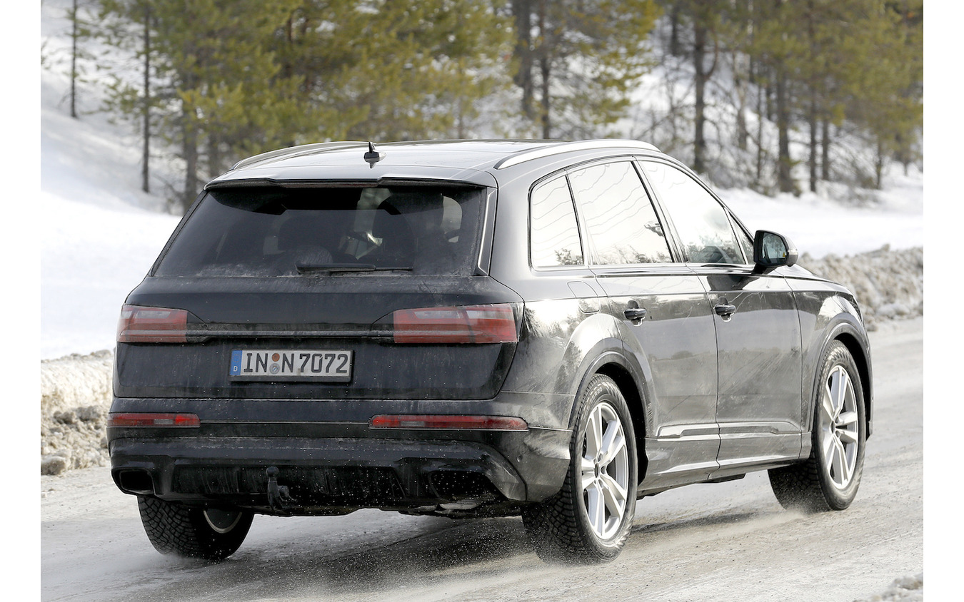 アウディ Q7 改良新型プロトタイプ(スクープ写真)