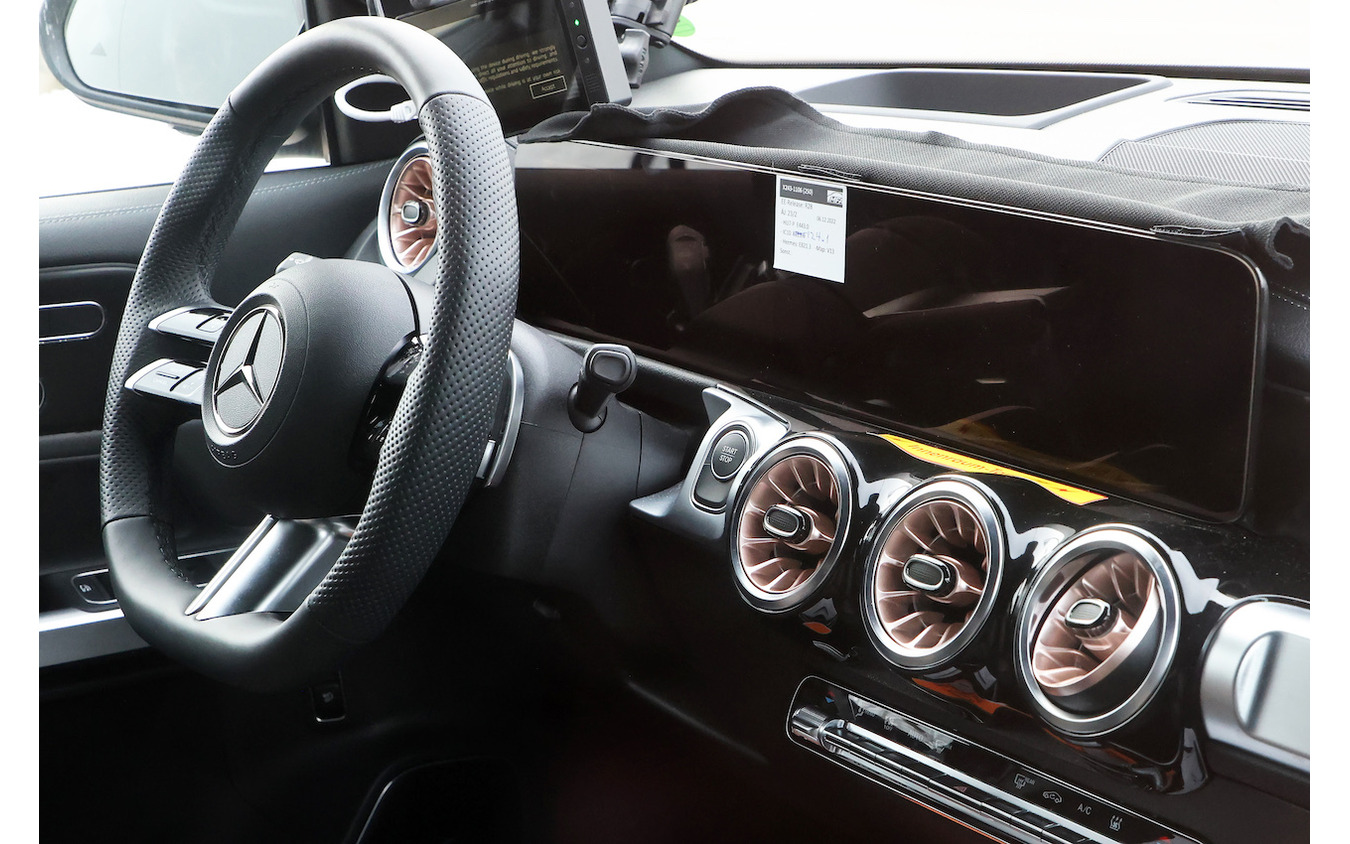 メルセデスベンツ EQB 改良新型プロトタイプ(スクープ写真)