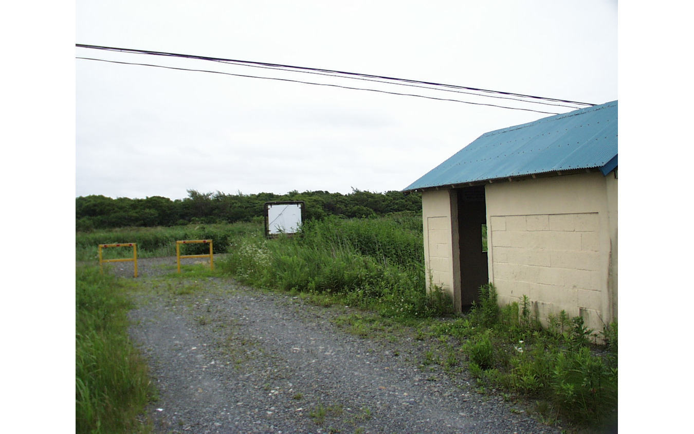 廃止された日高本線浜田浦駅。1999年7月18日。