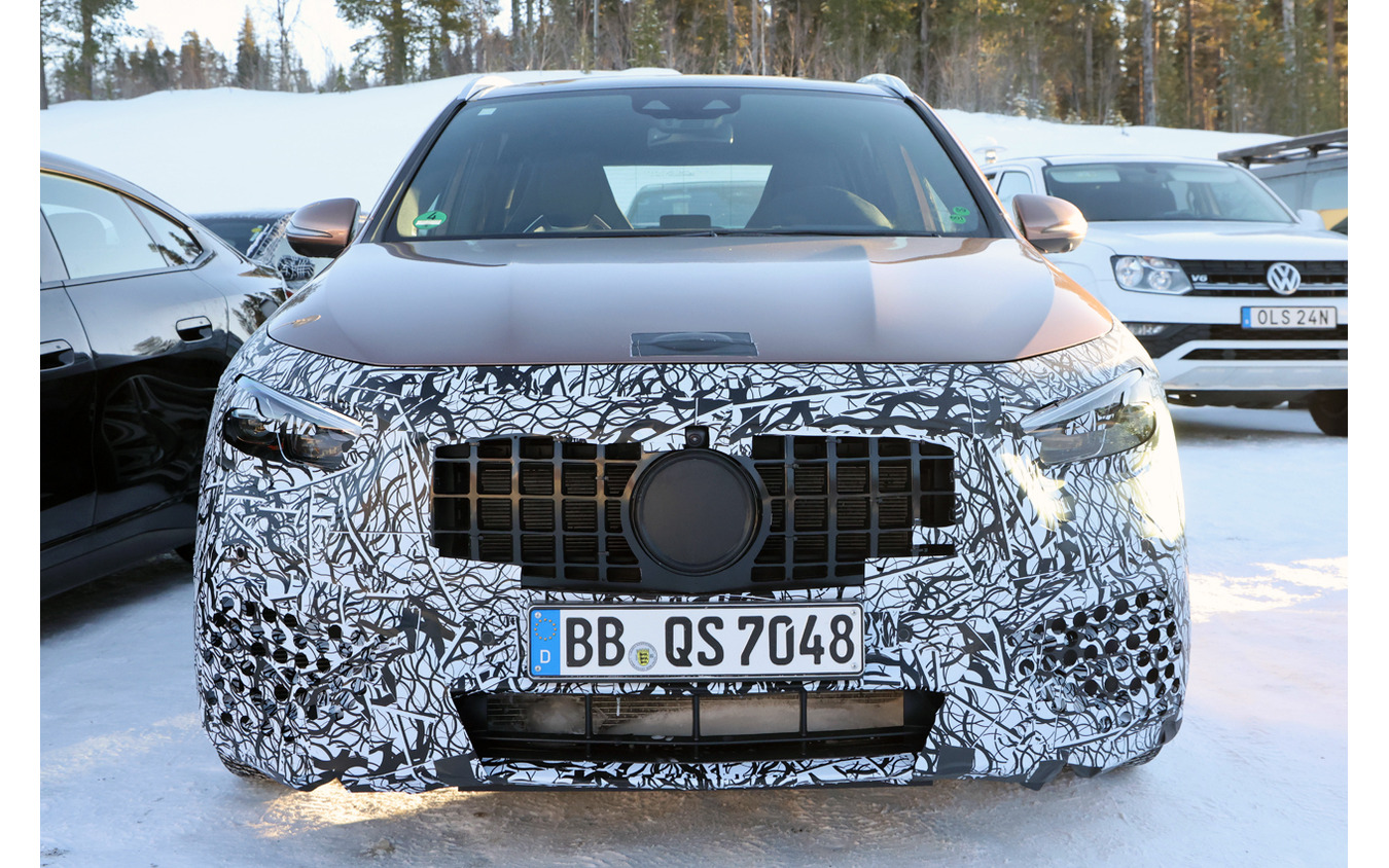 メルセデスAMG GLA 45 改良新型プロトタイプ(スクープ写真)