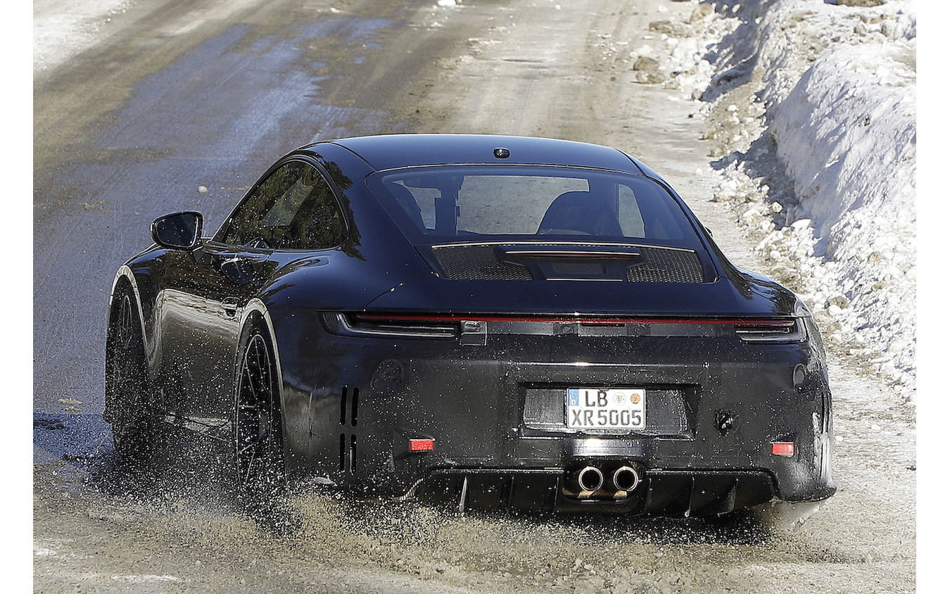 ポルシェ 911 GT3ツーリング 改良新型プロトタイプ（スクープ写真）