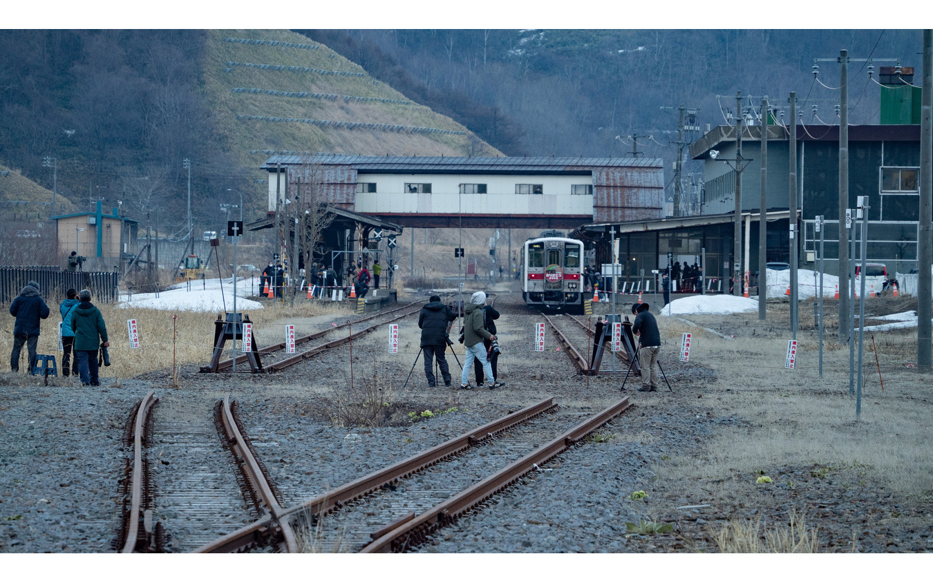 留萌駅の構内を見渡す。途中で切れているレールが、留萌以遠の廃線を思い起こさせる。