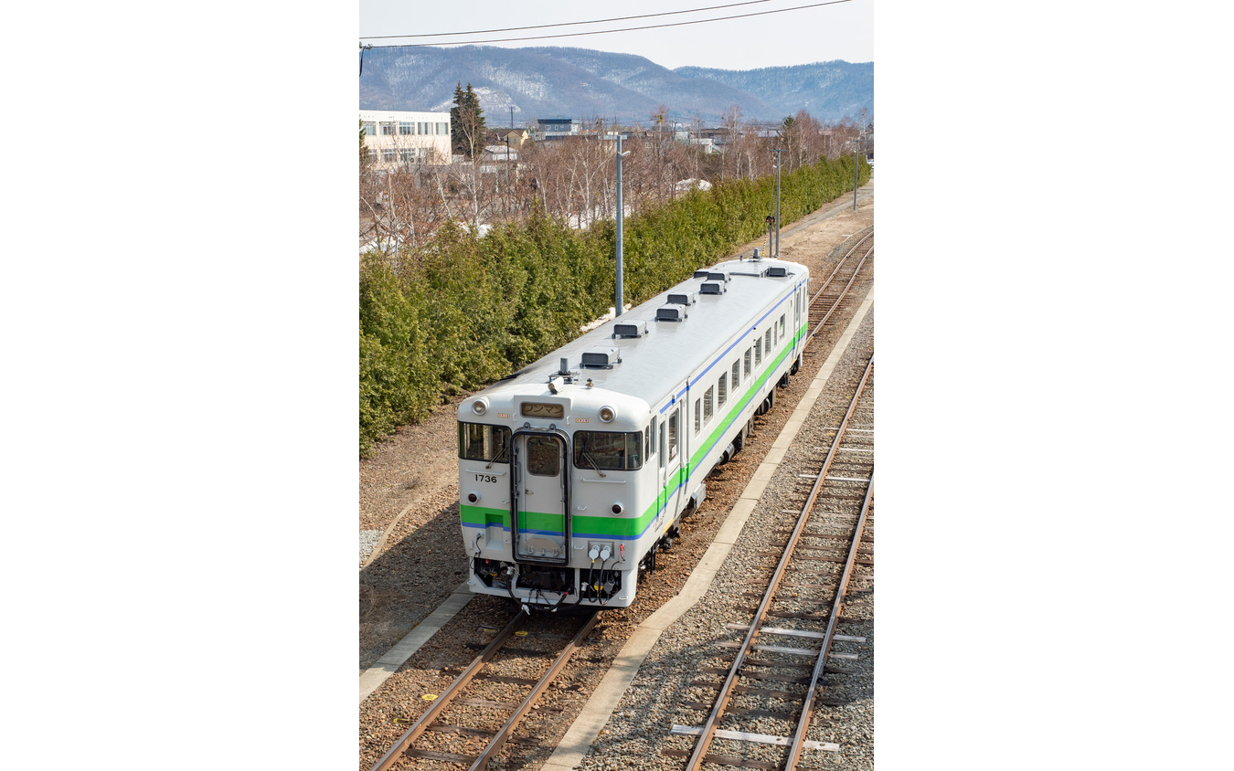 富良野駅に待機する東鹿越行き2477D。