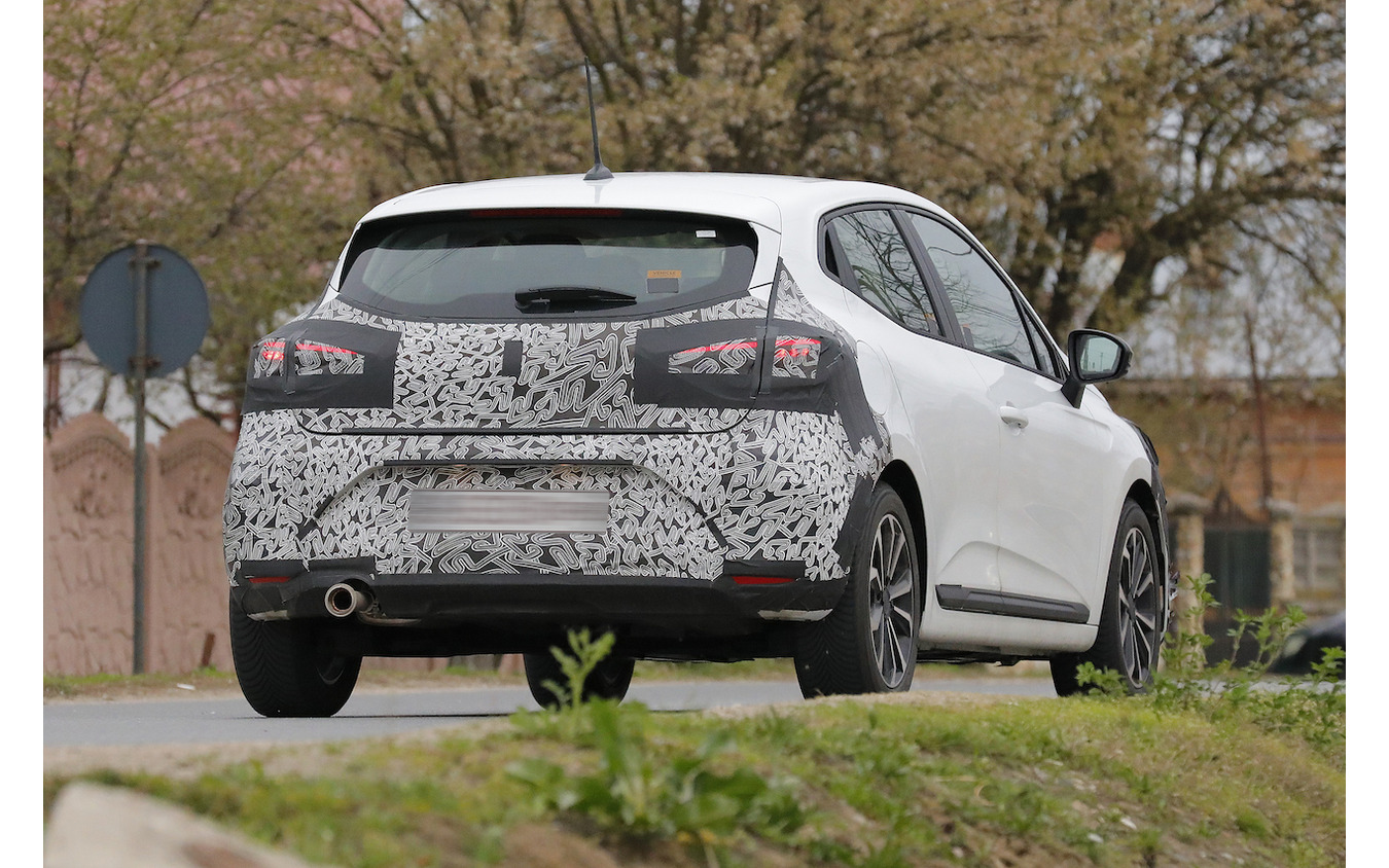 ルノー ルーテシア 改良新型プロトタイプ(スクープ写真)