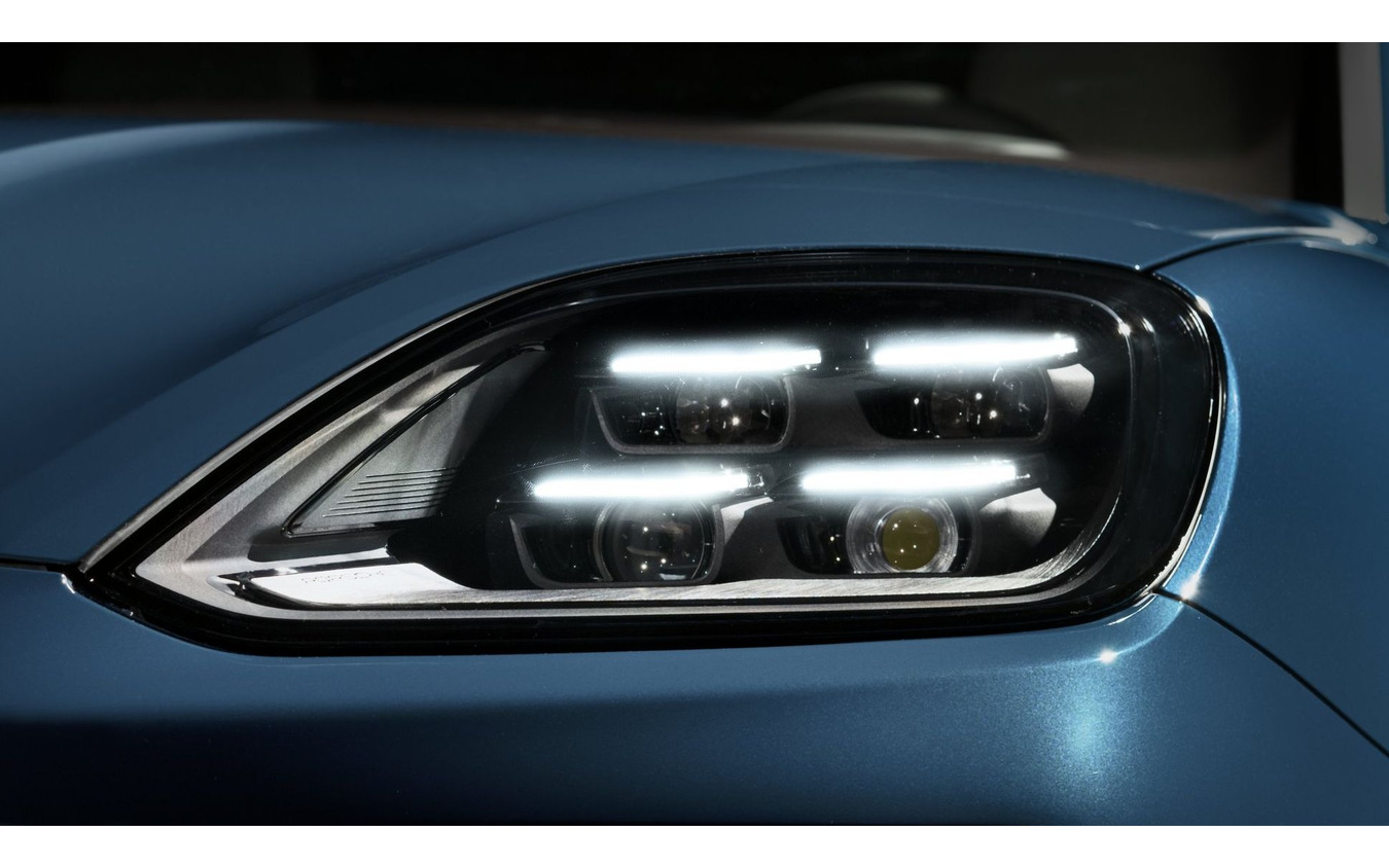 ポルシェ カイエン 改良新型、内外装を先行公開…実車は4月18日発表予定