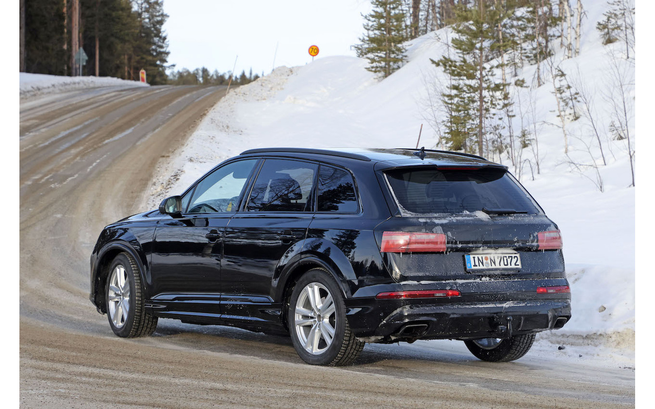 アウディ Q7 改良新型プロトタイプ(スクープ写真)