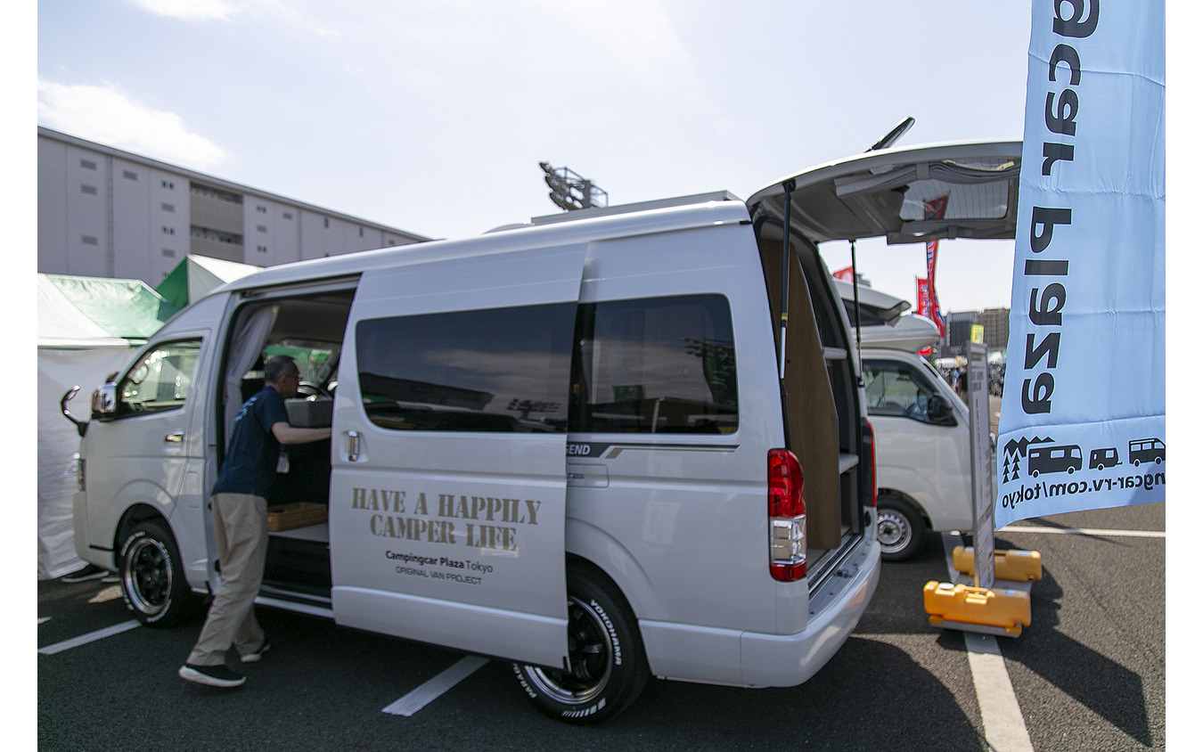キャンピングカーにほしい快適装備が満載のオリジナルバンコン「ハピリー レジェンド」が登場……神奈川キャンピングカーフェア
