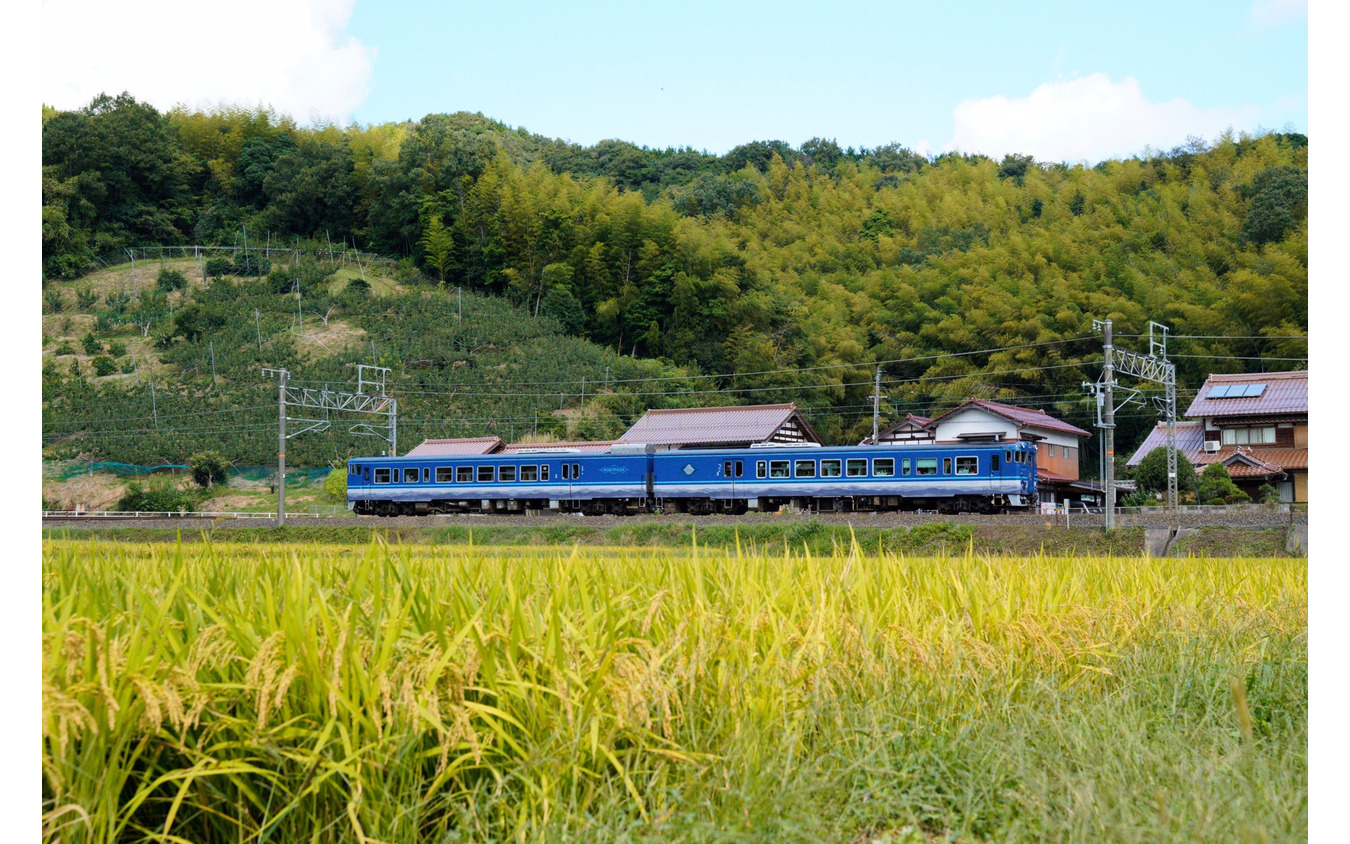 『奥出雲おろち号』に代わって木次線で運行される観光列車『あめつち』。今夏は山陰本線で運行される。