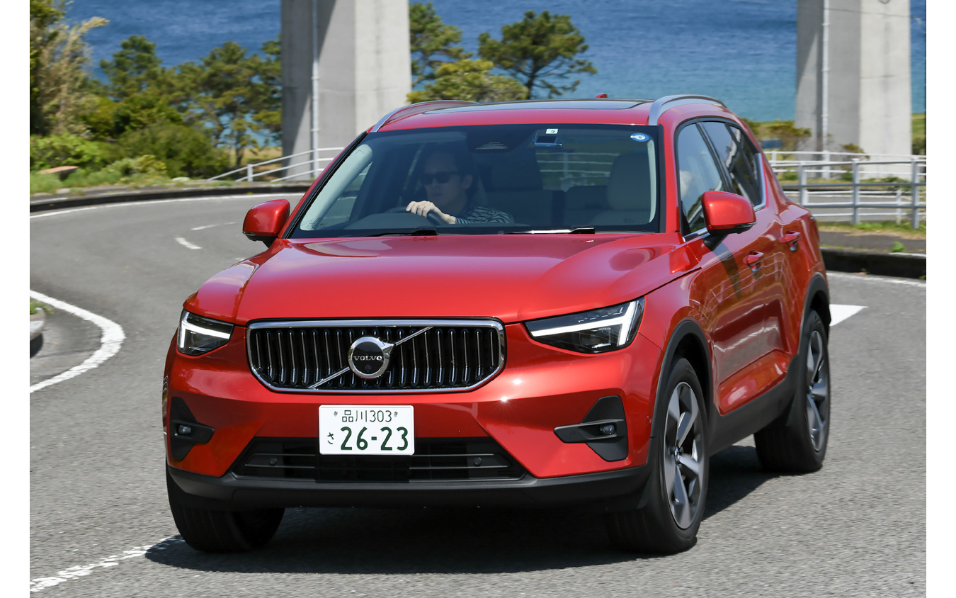 ボルボ XC40 アルティメイトB4 AWD