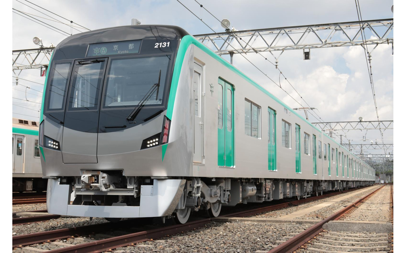 曲面を多用して近未来的なイメージにまとめられたアルミ合金製の京都市営地下鉄・20系。