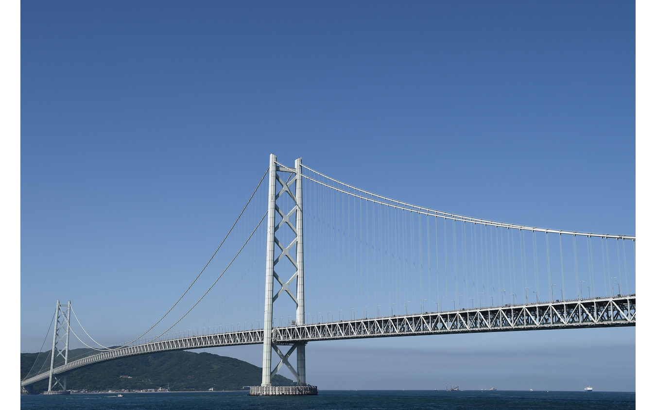 明石海峡大橋。神戸市から淡路島方面を望む