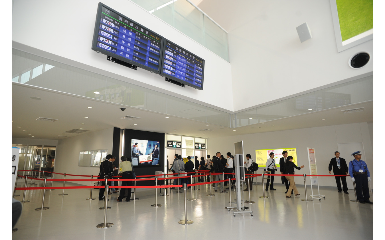 東海道新幹線の駅整備が検討の俎上に載っている富士山静岡空港。