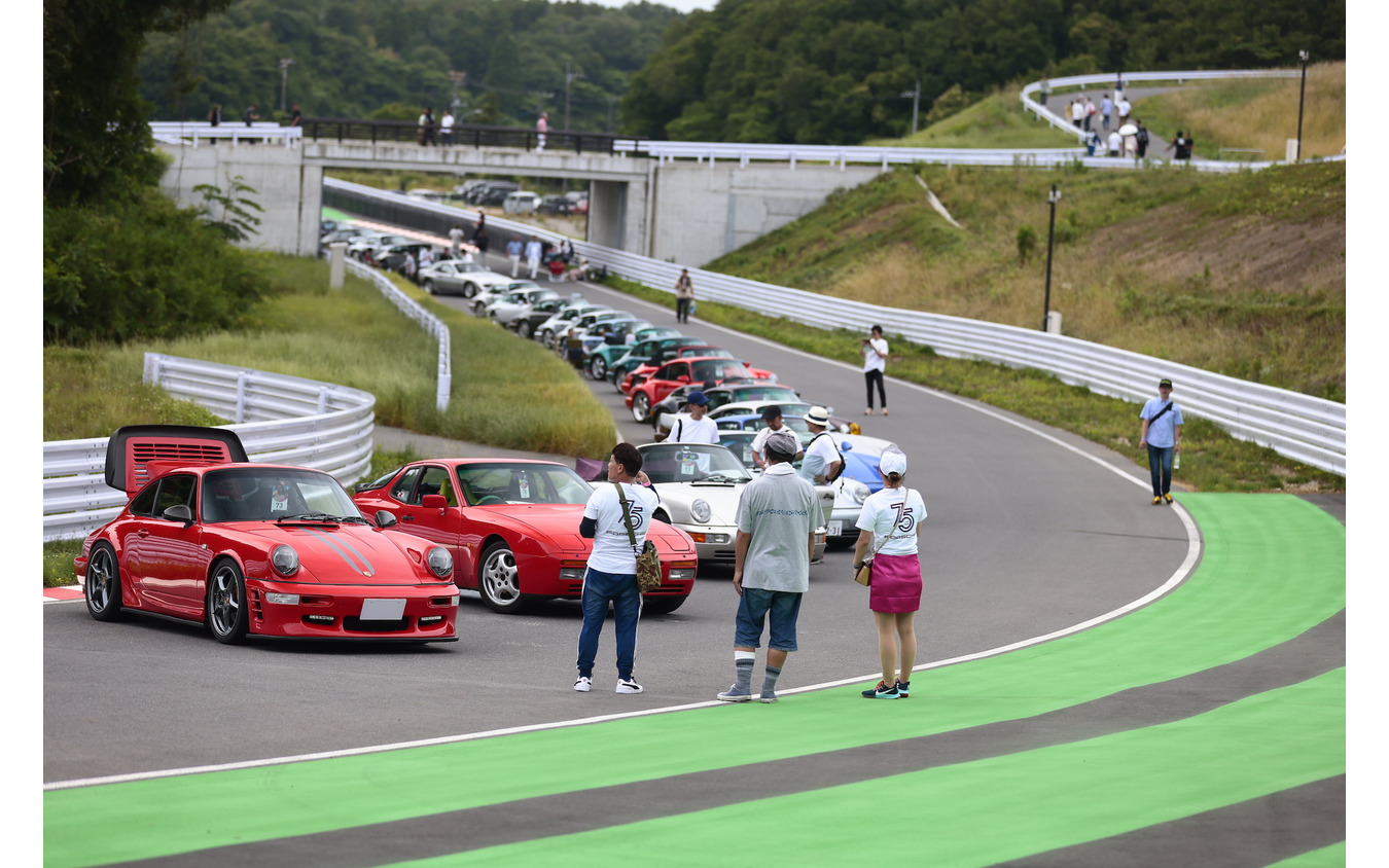 ポルシェガレージでの車両展示