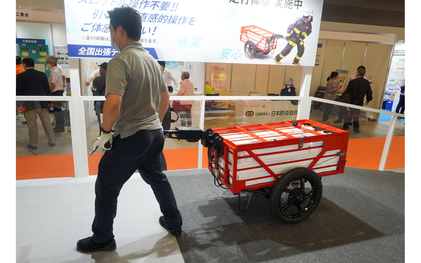 ヤマハの次世代型電動アシストホースカー『X-QUICKER』(東京国際消防防災展2023)