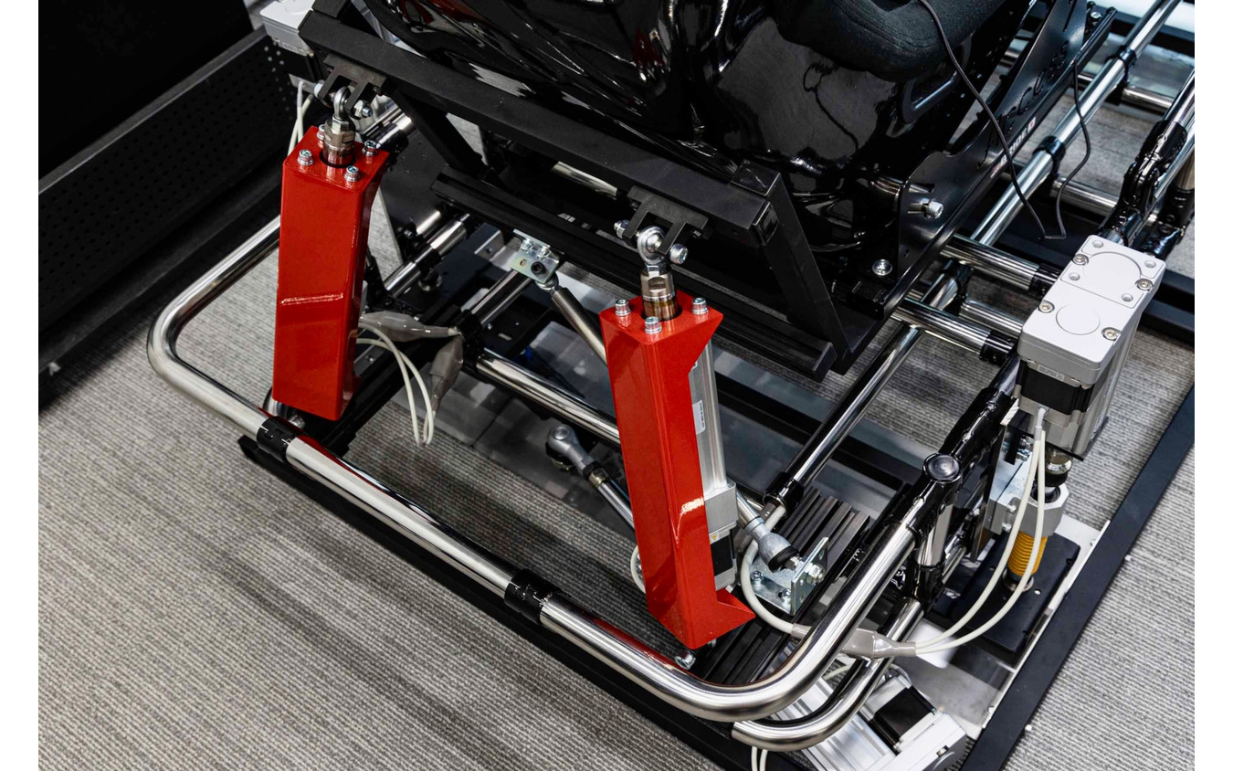 ブリヂストンがe-モータースポーツに本気!本格ドライビングレッスンが凄すぎる