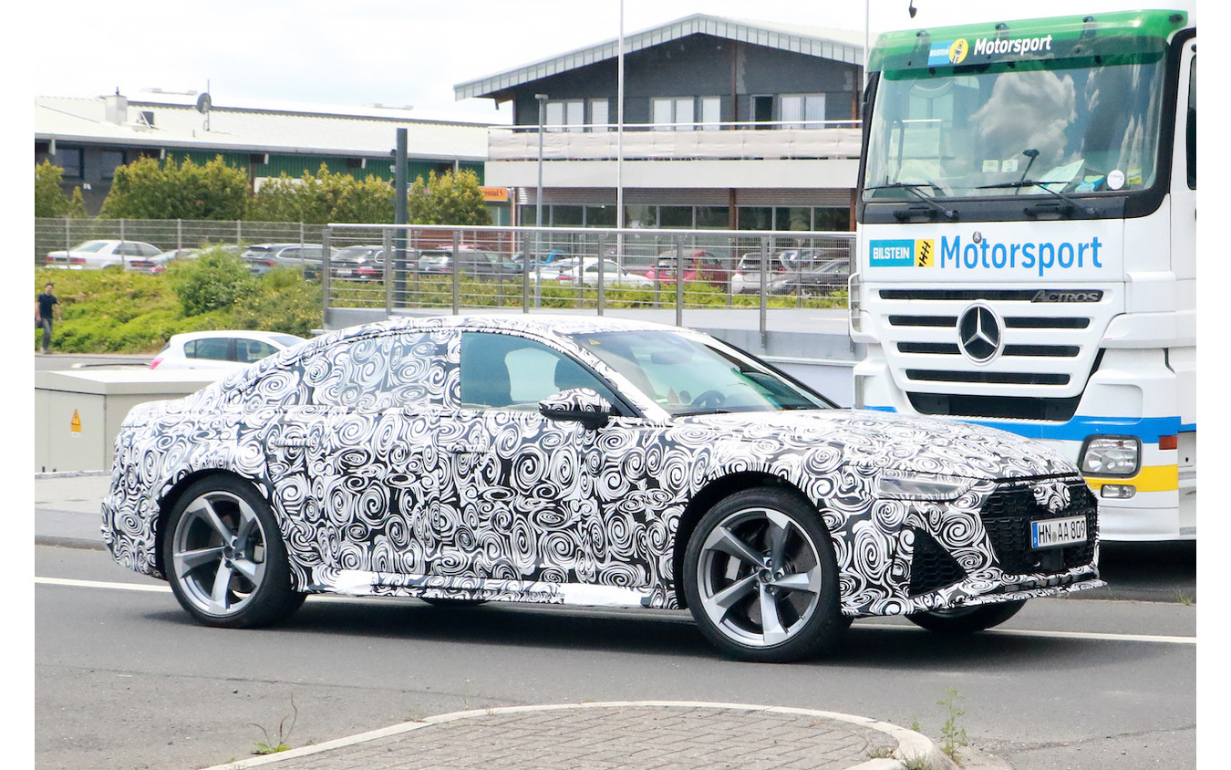 アウディ RS7と思われるプロトタイプ(スクープ写真)