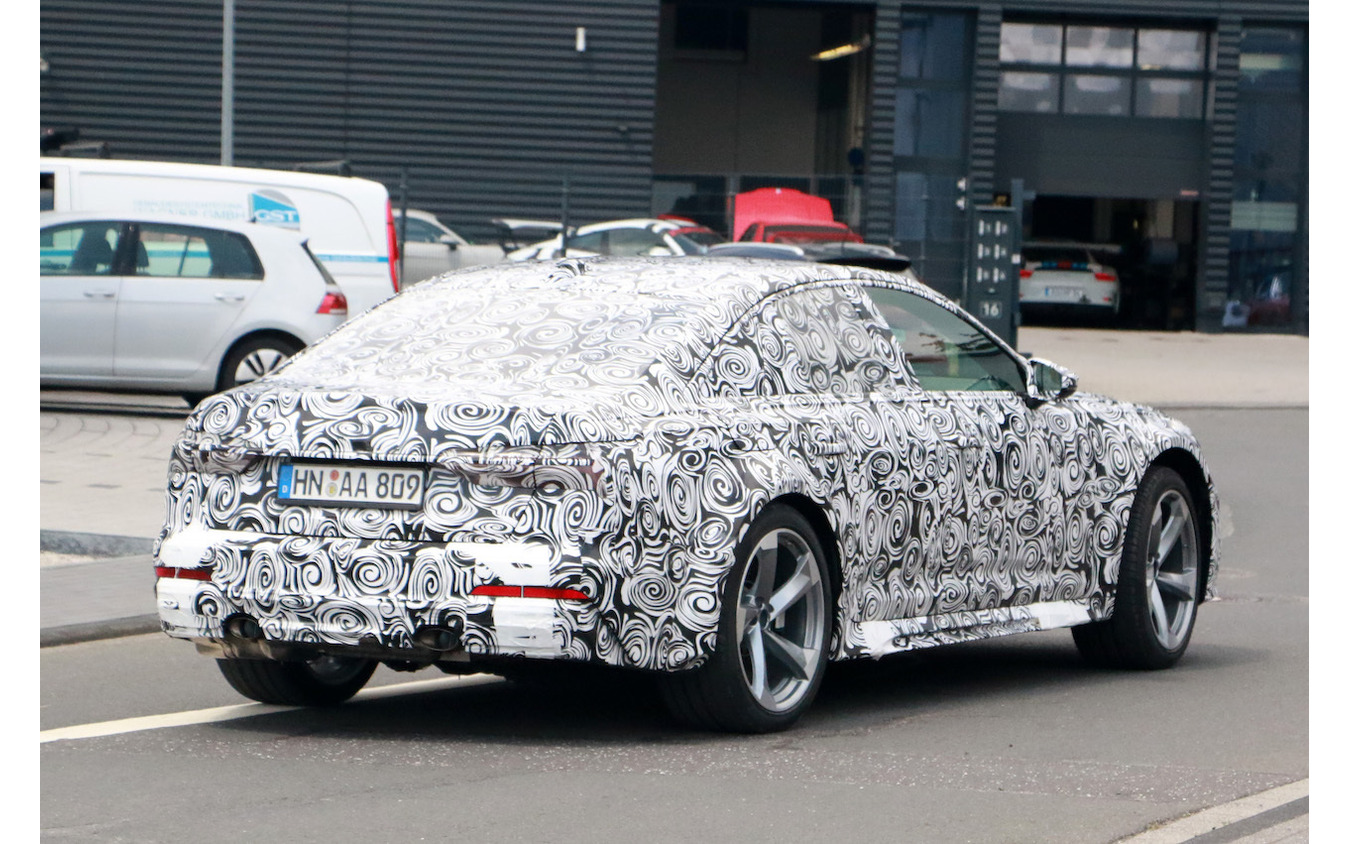 アウディ RS7と思われるプロトタイプ(スクープ写真)