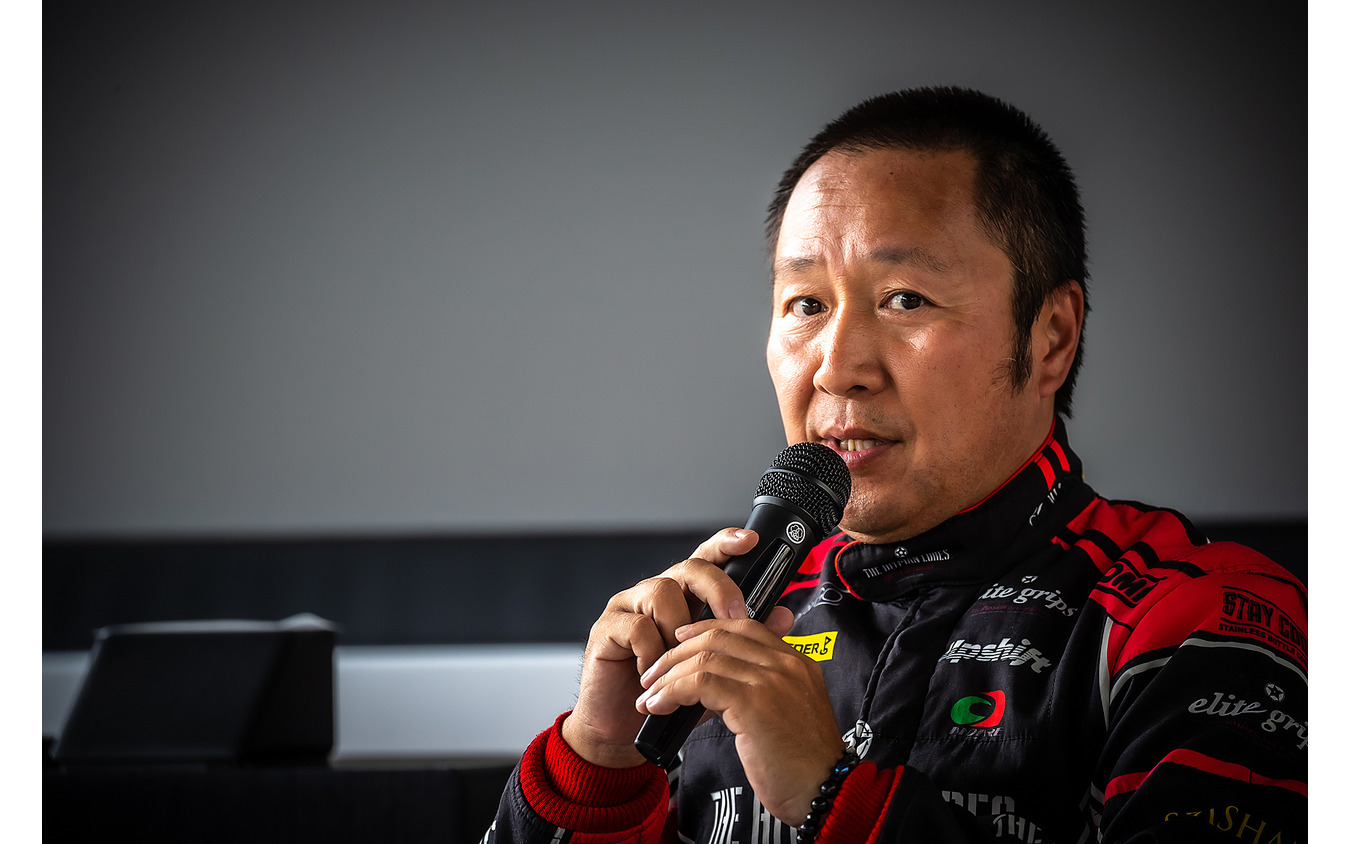 レーシングドライバー 井入宏之氏