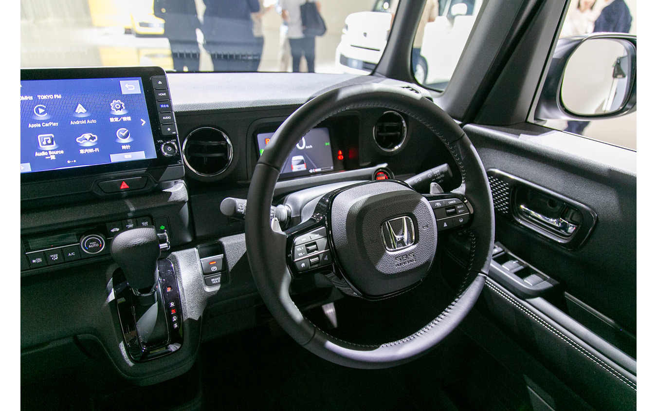 【ホンダ N-BOX 新型】『カスタム』は“自分を高めるモノ”---品格と質感を向上
