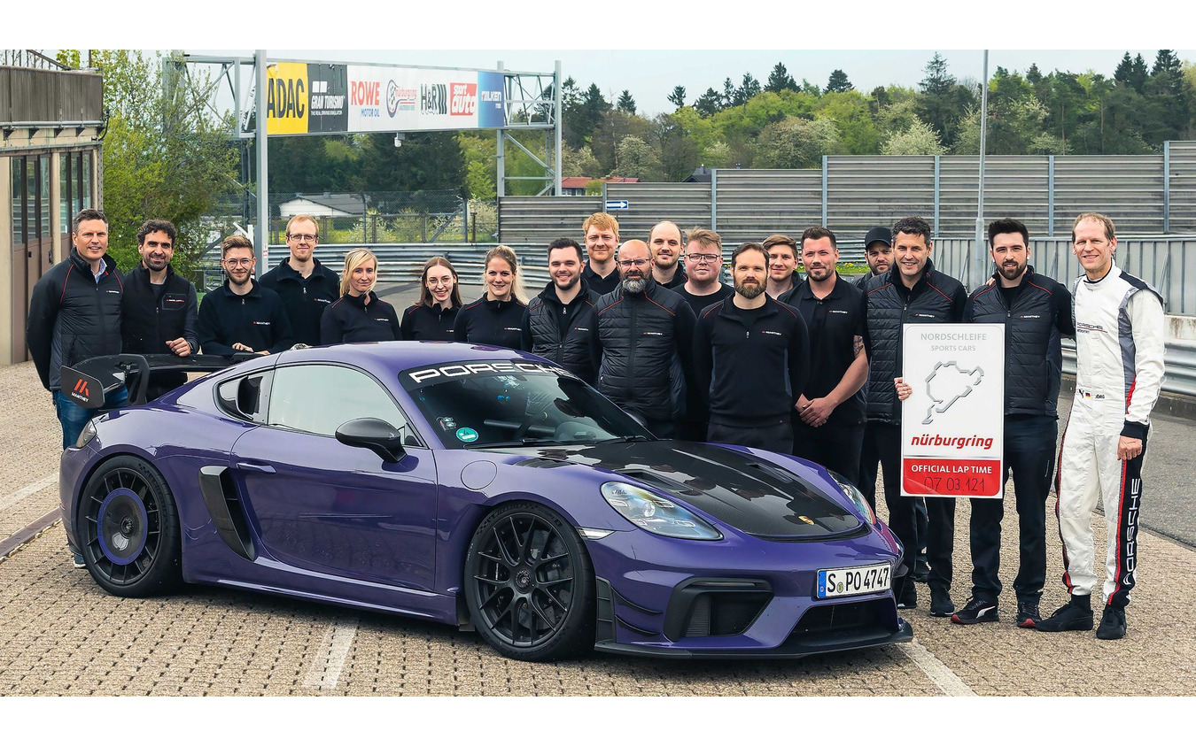 ポルシェ 718 ケイマン GT4 RS の「マンタイキット」装着車