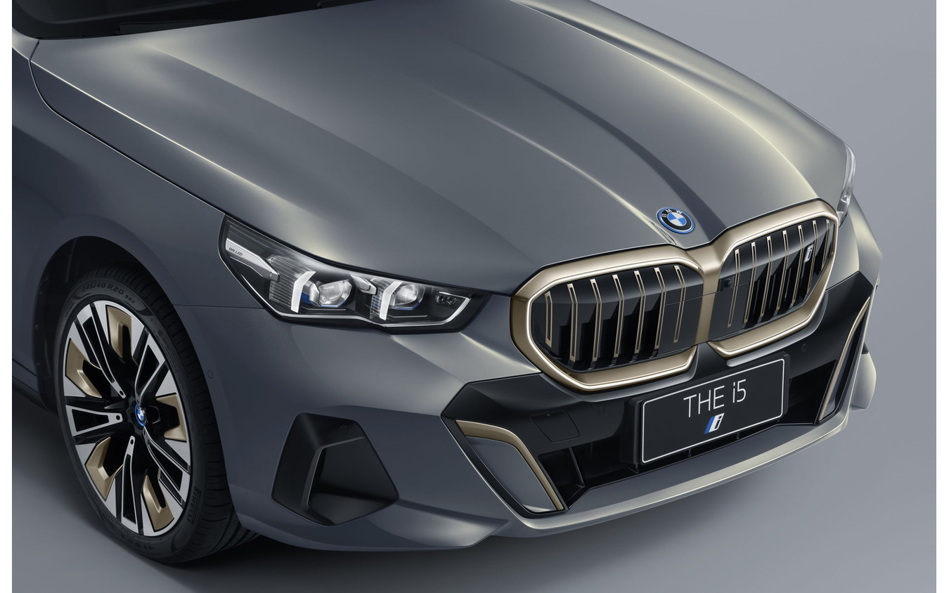 BMW i5 のロングホイールベース（中国仕様）