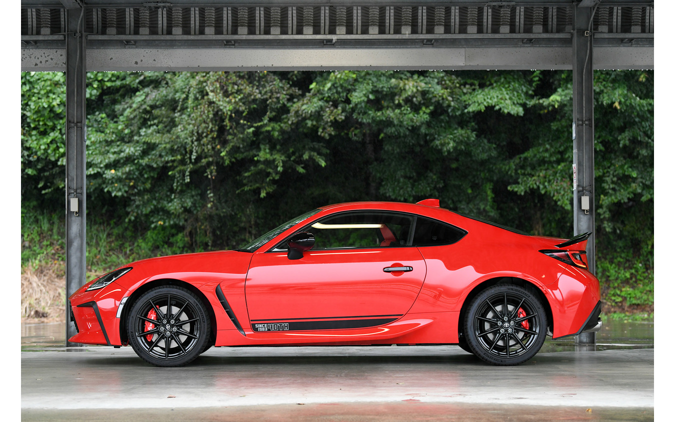 トヨタ GR86 RZ“40th Anniversary Limited”(スパークレッド)