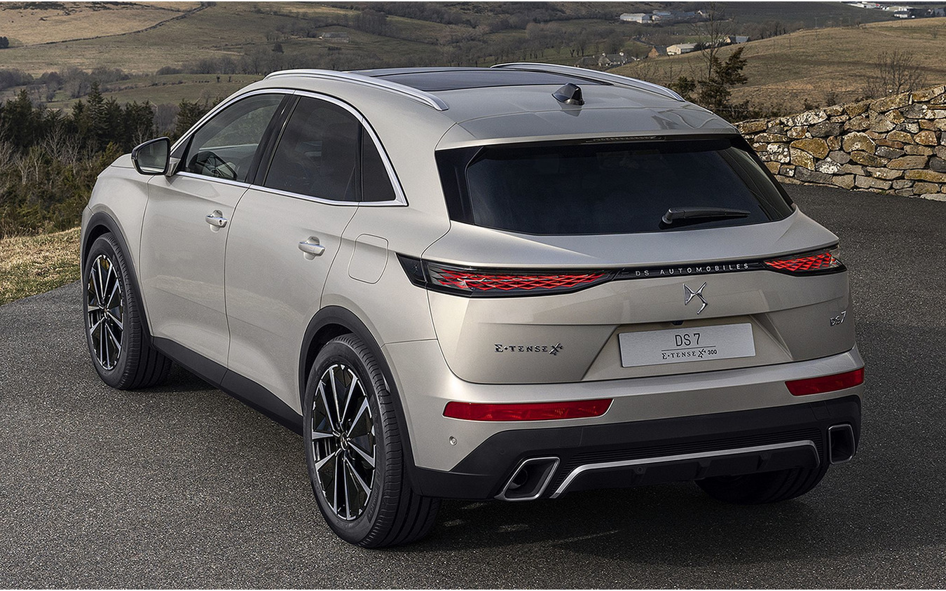 DS 7 の「E-TENSE 4x4 360」(参考)