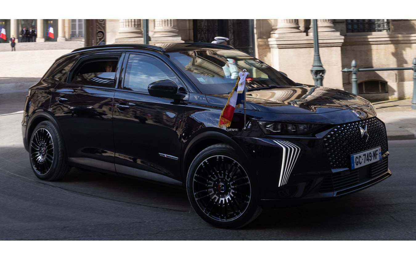 DS 7 のフランス大統領専用車「ELYSEE」