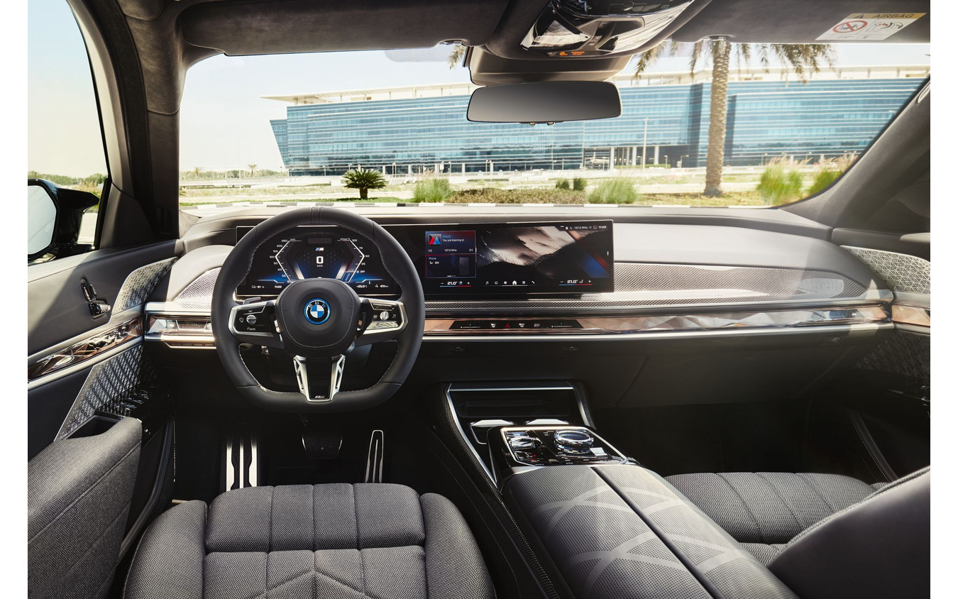 BMW i7 の「M70 xDrive」