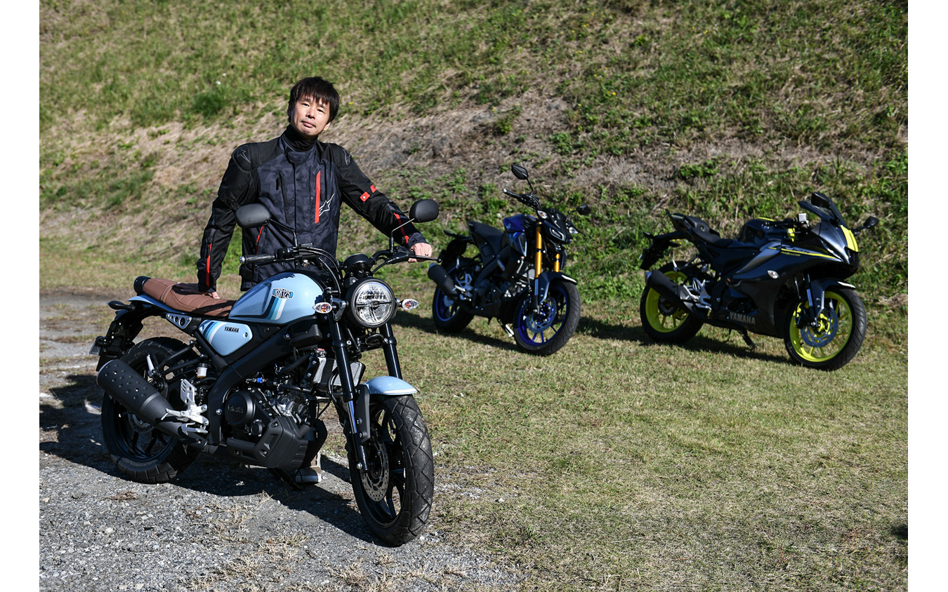 ヤマハの新型125ccシリーズと筆者の青木タカオ氏