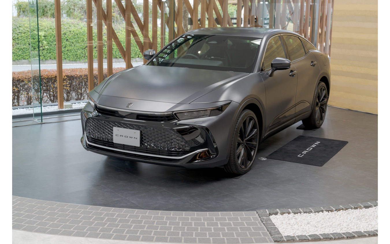 トヨタ・クラウンCROSSOVER RS “Advanced・THE LIMITED-MATTE METAL”