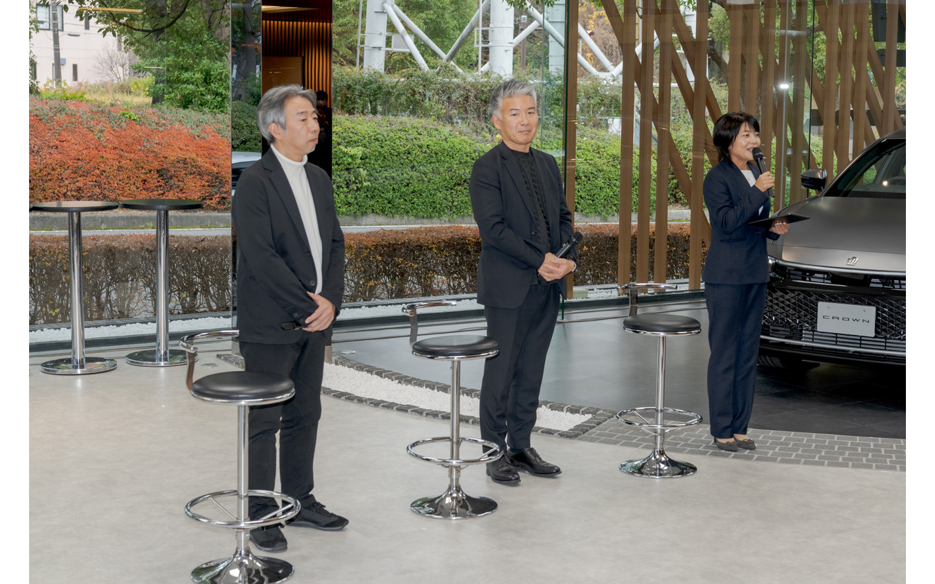 真ん中がクラウンチーフエンジニア 清水竜太郎氏。左側がクラウンチーフデザイナー 宮﨑満則氏。