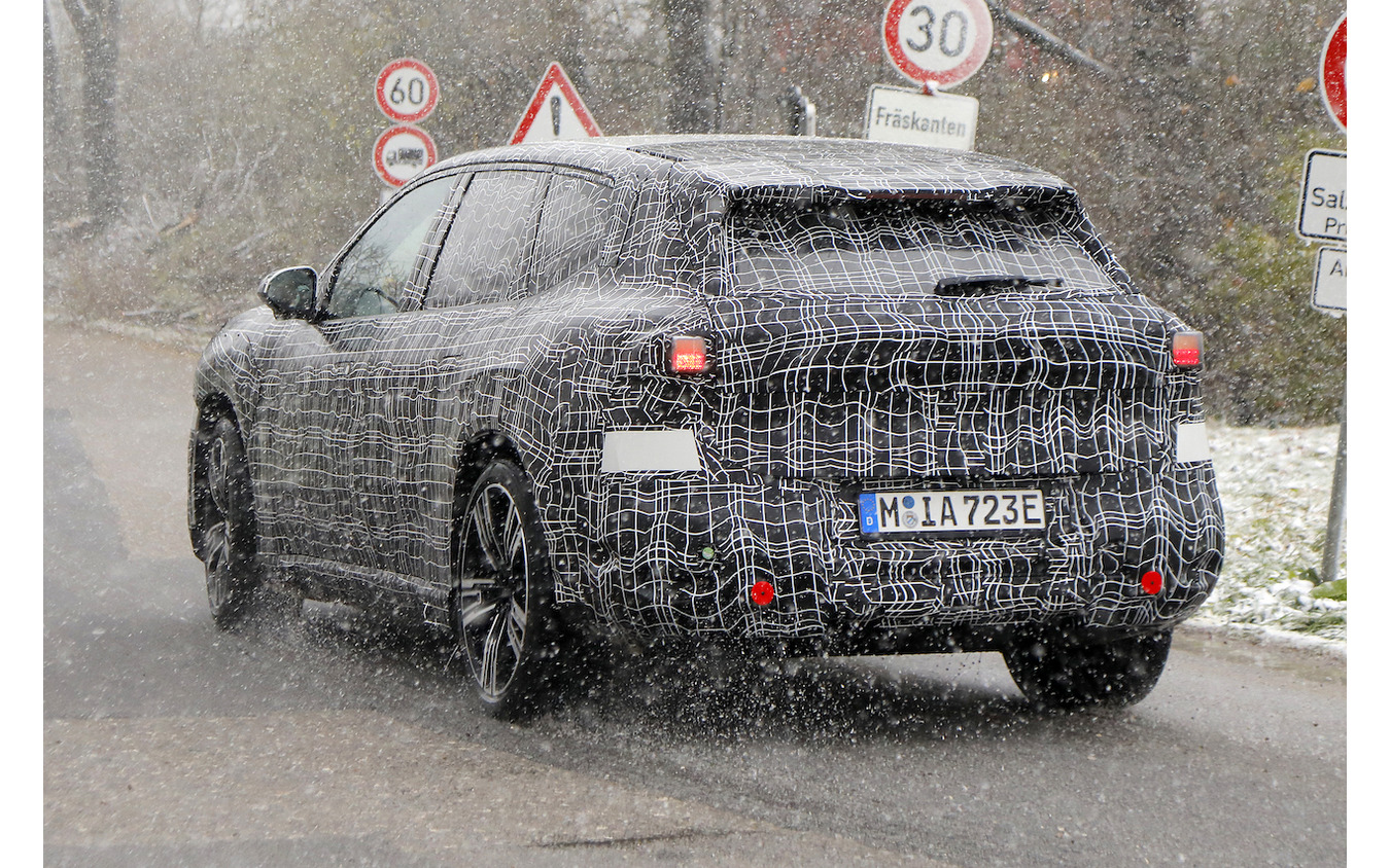 BMW iX3 後継モデルの「ノイエ・クラッセSUV」プロトタイプ（スクープ写真）