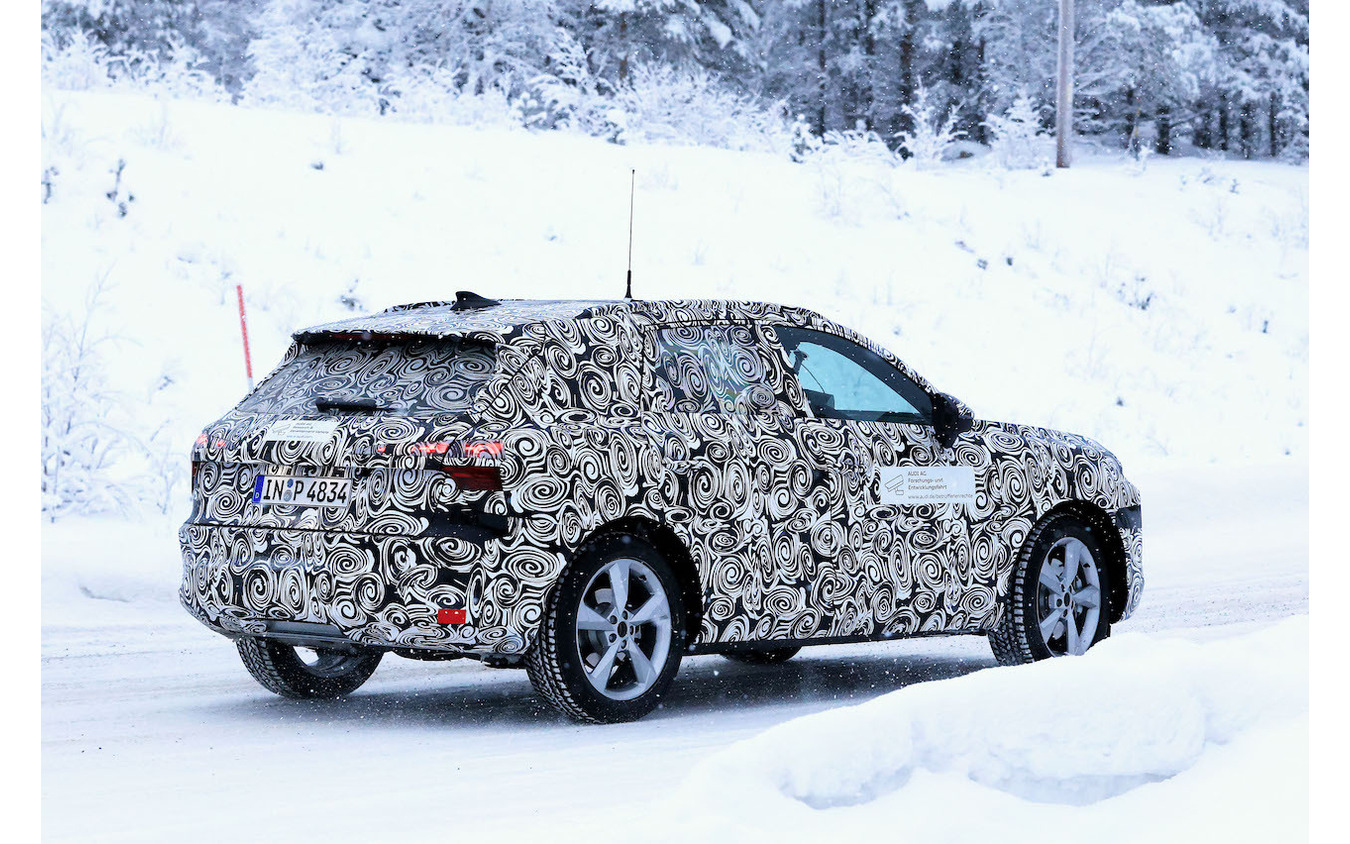 アウディ Q3 次期型プロトタイプ(スクープ写真)