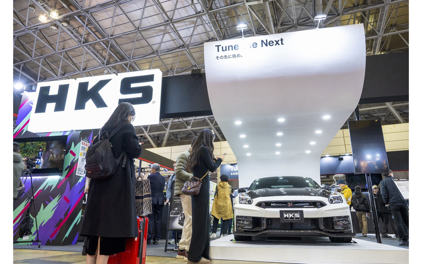 あのHKSがハイエースをPHEVにしちゃった！カーボンニュートラルもチューニングも本気のHKS…東京オートサロン2024