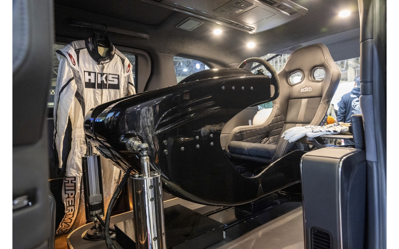 あのHKSがハイエースをPHEVにしちゃった!カーボンニュートラルもチューニングも本気のHKS…東京オートサロン2024