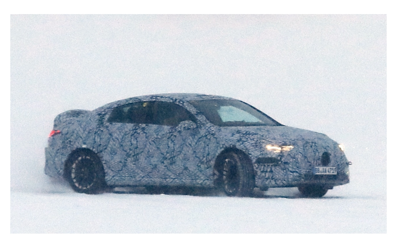 メルセデスAMG EQAセダン プロトタイプ(スクープ写真)