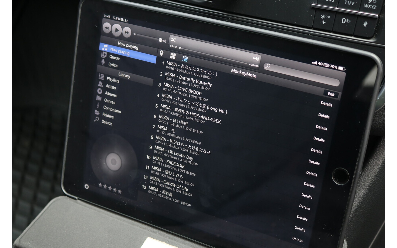カナリーノ12V mk2の曲セレクト～再生のコントロールはタブレットを使って行う。PCだけにその汎用性の高さはずば抜けている。