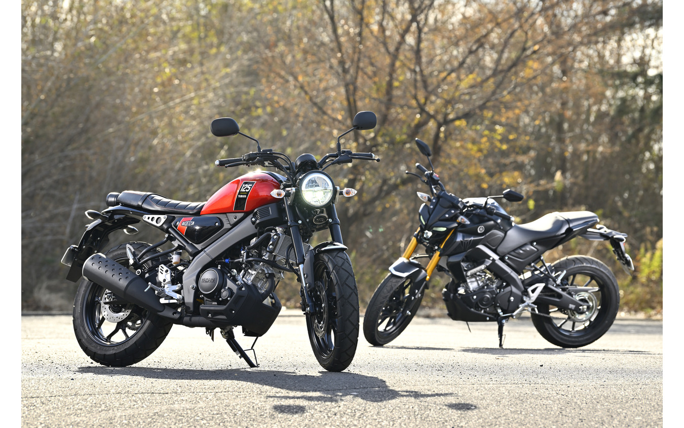 ヤマハ XSR-125（左）とMT-125（右）