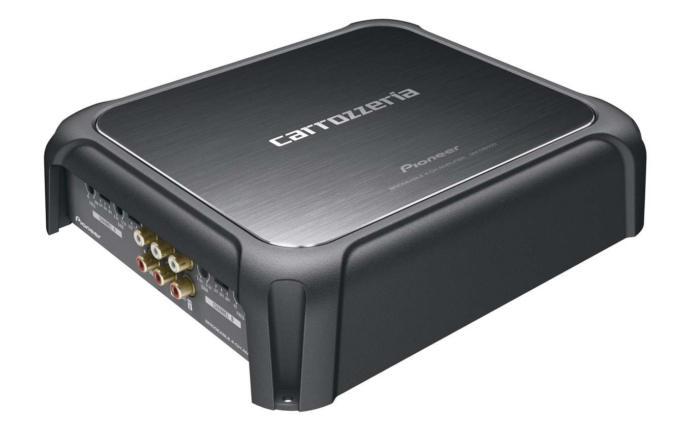 リーズナブルな「外部パワーアンプ」の一例(カロッツェリア・GM-D1400ll)。