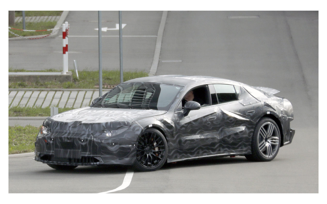 メルセデスAMGの新型高性能4ドアEV プロトタイプ(スクープ写真)