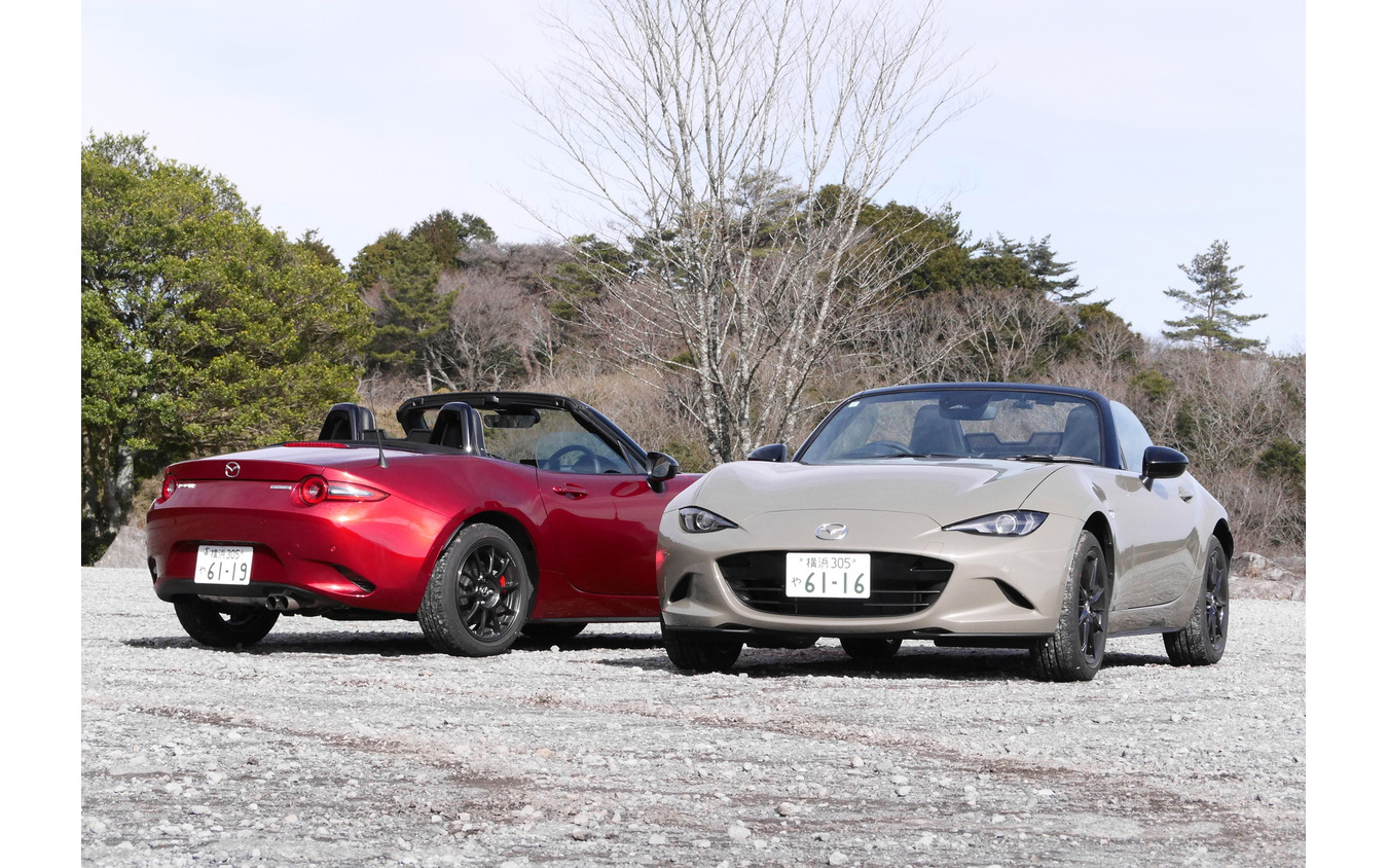 マツダ ロードスター 新型(左)と従来型(右)