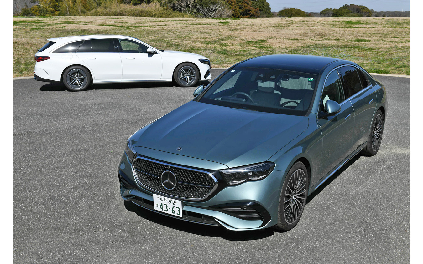 メルセデスベンツ E350e  セダン（手前）とE200 ステーションワゴン（奥）