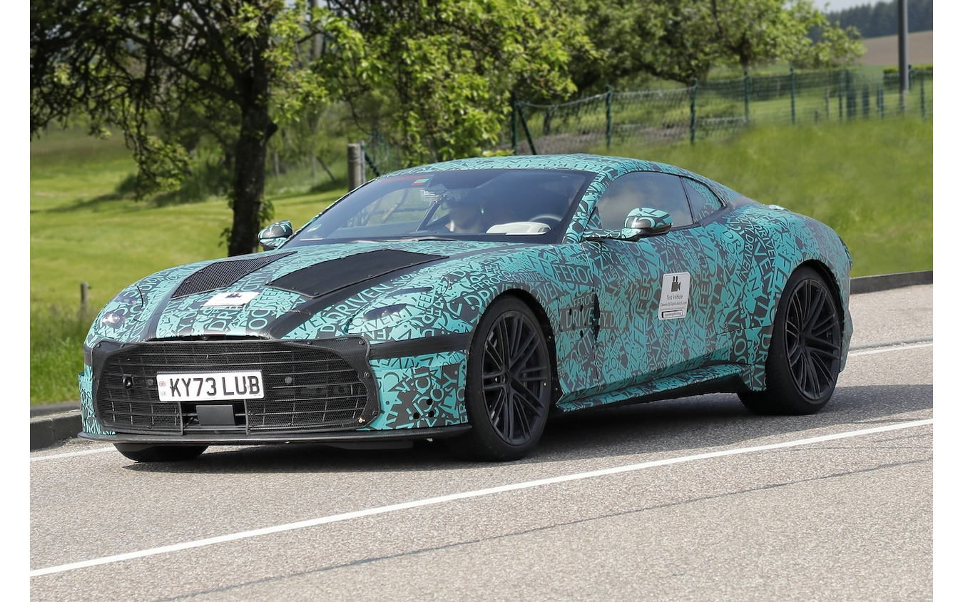 アストンマーティン DBS 後継 V12スーパーカーのプロトタイプ(スクープ写真)