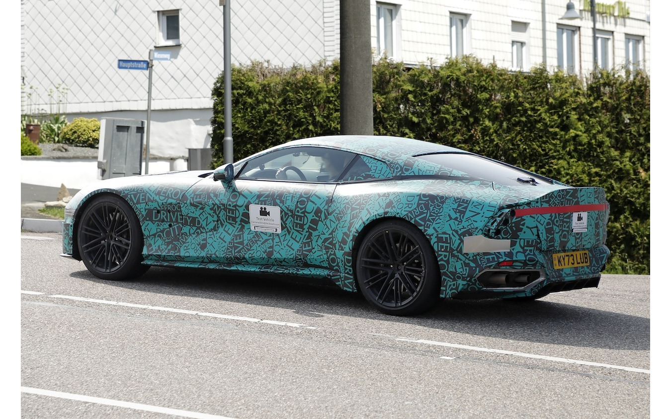アストンマーティン DBS 後継 V12スーパーカーのプロトタイプ(スクープ写真)