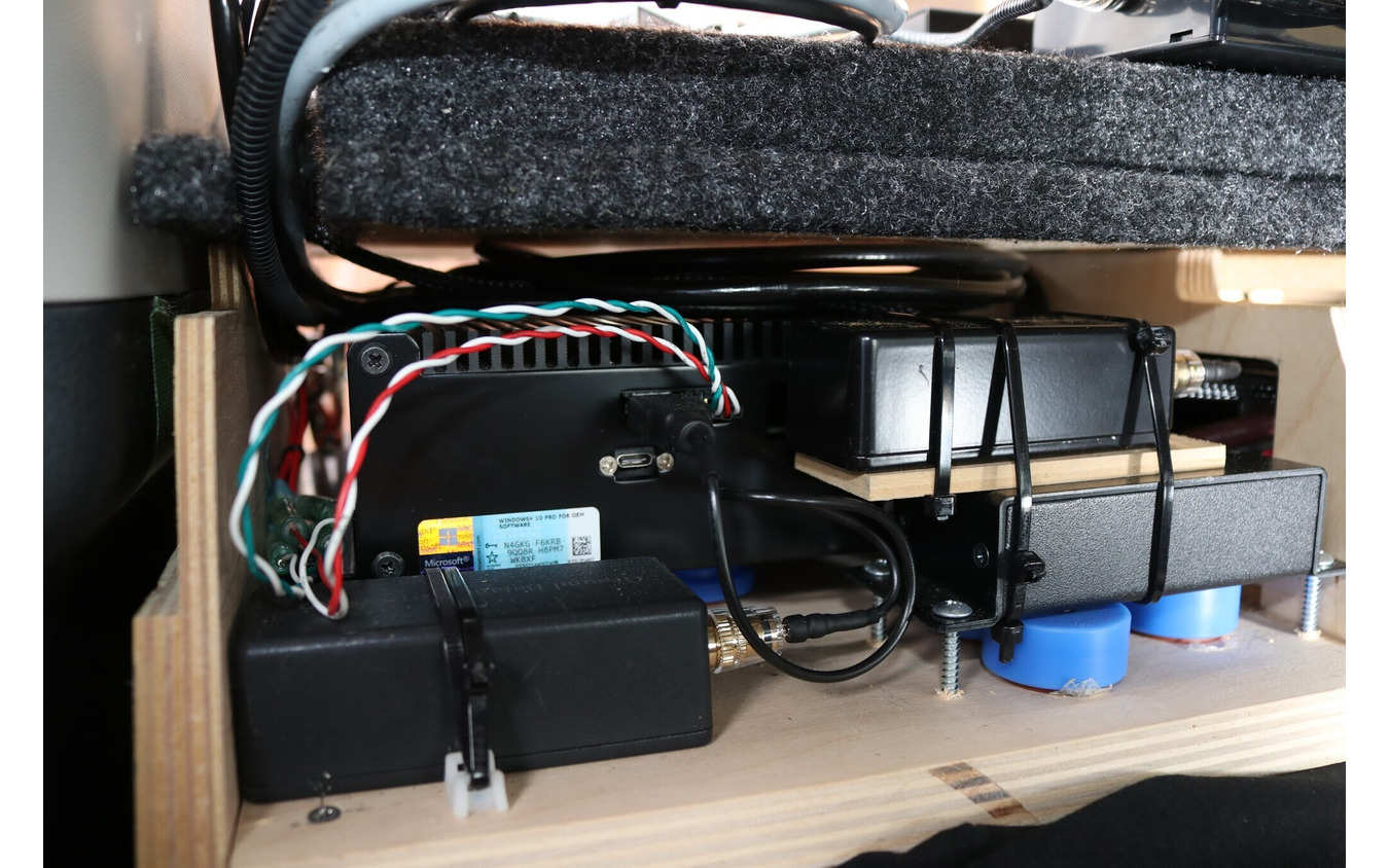 オーディオラックの右サイドに設置されていたのはオーディプレイヤーのカナリーノ12V。操作にはiPadを利用する。