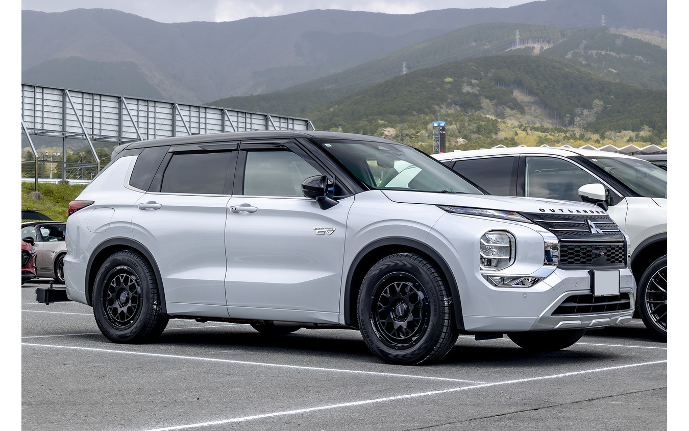 ミツビシ アウトランダー×チームデイトナM9+ 235/60R18