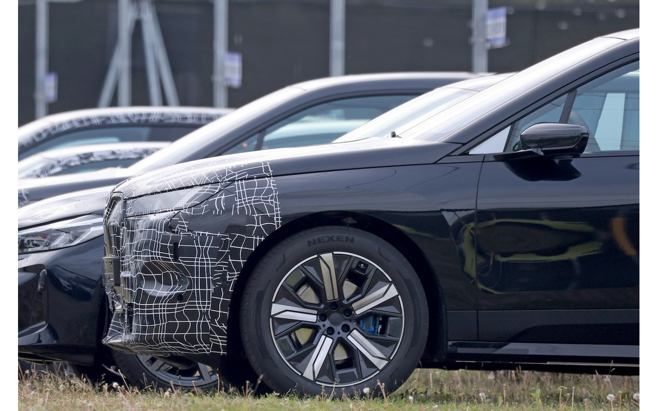 BMW iX 改良新型プロトタイプ(スクープ写真)