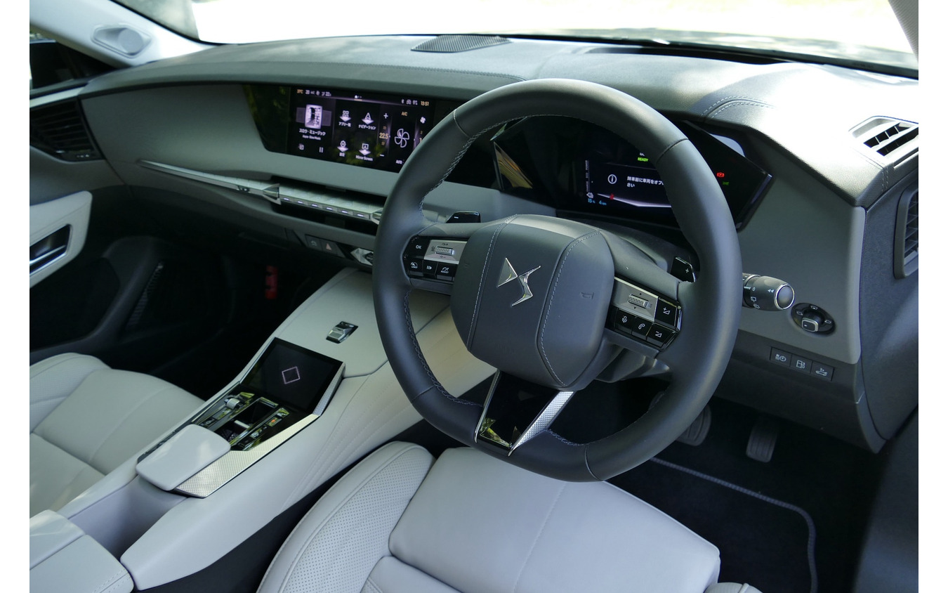 DS 4 ESPRIT DE VOYAGE E-TENSE